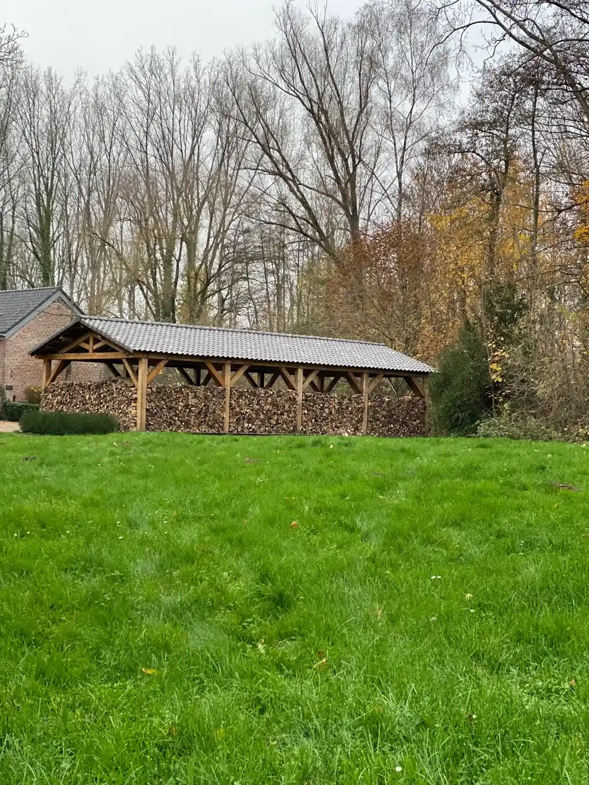 Abris à deux pans en bois sur Neufchâteau