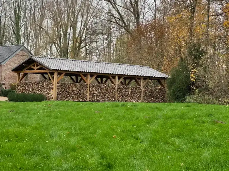 Abris à deux pans en bois sur Neufchâteau