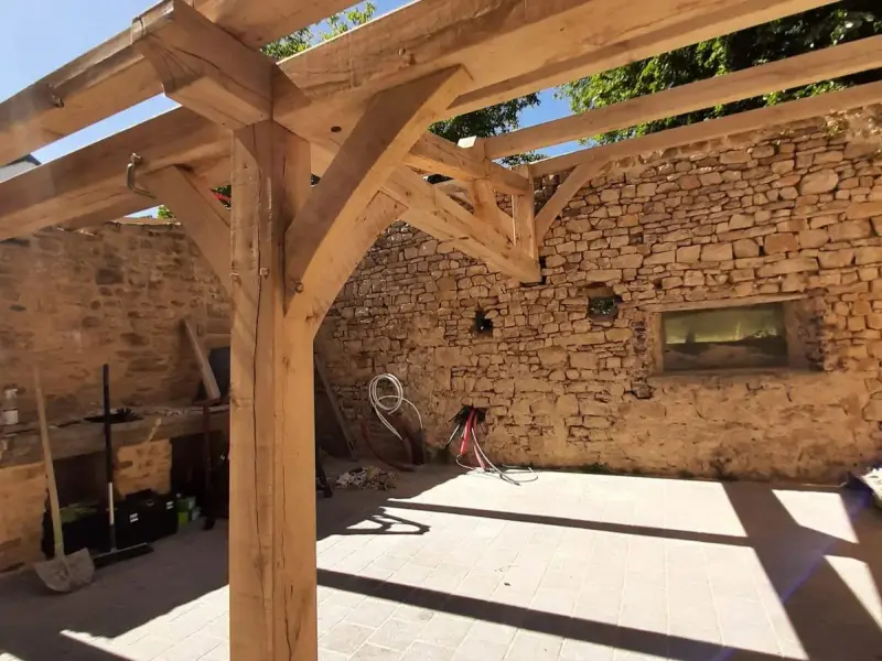 Charpente traditionnelle en chêne massif sur Arlon