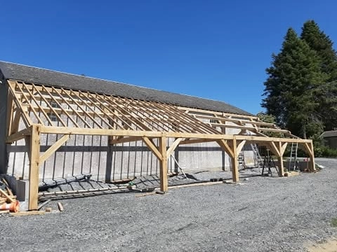 Réalisation d'un carport en bois sur Bertrix